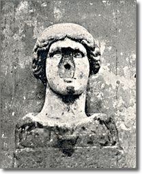 picture of the statue without nose,1929