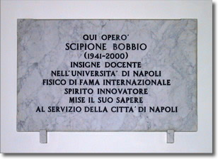 memorial plaque to professor Scipione Bobbio, the text says:"here worked Scipione Bobbio (1941-2000), illustrious teacher at the University of Naples, physicist of international notoriety, innovative spirit, put his knowledge at city of Naples disposal".