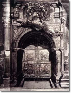 Entrance of the castle with the crocodile