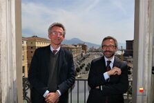 Un'immagine della firma dell'accordo in sala Giunta a Palazzo San Giacomo