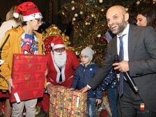 A Palazzo San Giacomo è iniziata la distribuzione dei Giocattoli Sospesi