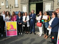 Le elette del Comune in piazza con il Sindaco Manfredi in segno di solidarietà per le donne iraniane 