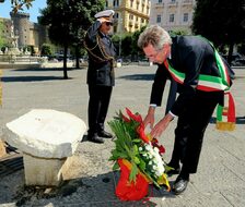 Il Sindaco Manfredi depone una corona di fiori in ricordo del giudice Borsellino e degli agenti della scorta