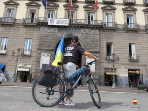  Mykola Zhyriada il ciclista per la pace ucraino ha fatto tappa a Napoli 
