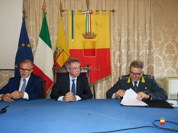 foto tavolo firmatari 1