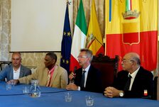 Il Sindaco Manfredi premia Jim Williams e Manfredo Fucile