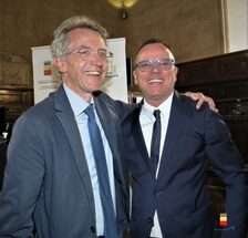 A Gigi D'Alessio il premio 'Napoli città della musica'