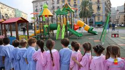 Ripristinate le giostrine e riqualificata l’area verde a piazza Nazionale