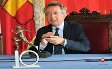 Un momento della cerimonia in sala Giunta a Palazzo San Giacomo