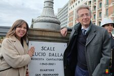 Intitolate a Lucio Dalla le scale della banchina di Santa Lucia 