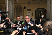 Una foto della manifestazione con la firma dell'accordo