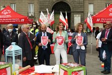 La fiaccola di Special Olympics in tour in occasione dei Giochi Nazionali Estivi di Torino è arrivata a Piazza Municipio