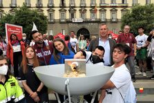 La fiaccola di Special Olympics in tour in occasione dei Giochi Nazionali Estivi di Torino è arrivata a Piazza Municipio