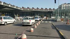 Nuove corsie alla Stazione Centrale e al Molo Beverello per i taxi in attesa