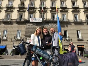 Mykola Zhyriada il ciclista per la pace ucraino ha fatto tappa a Napoli 