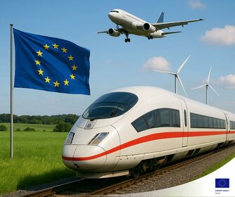 immagine di un treno in movimento in mezzo alla campagna con pale eoliche un aereo che lo sorvola e la bandiera UE sullo sfondo