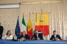 Un momento della cerimonia in sala Giunta a Palazzo San Giacomo