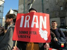 Una foto della manifestazione in piazza