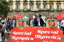 La fiaccola di Special Olympics in tour in occasione dei Giochi Nazionali Estivi di Torino è arrivata a Piazza Municipio