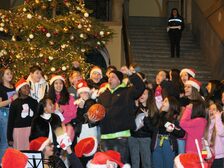 A Palazzo San Giacomo è iniziata la distribuzione dei Giocattoli Sospesi