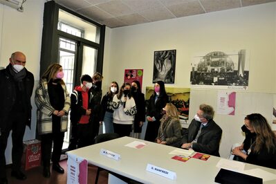 Una foto con i ragazzi vincitori del concorso di idee