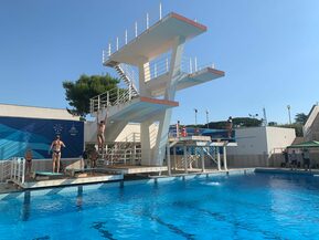 L’Assessore allo sport Emanuela Ferrante ha fatto visita ai campioni della nazionale di tuffi che si stanno allenando in vista degli Europei presso la piscina della Mostra D’oltremare