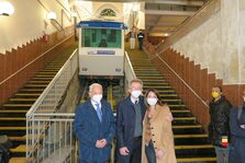 Una foto della cerimonia di riapertura della funicolare