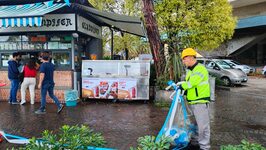 Rimozione addobbi per i festeggiamenti dello scudetto