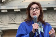 La scultura "Key of Today" a Piazza Mercato