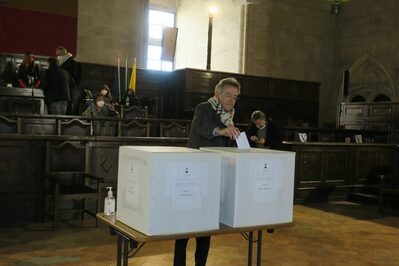 Il sindaco Manfredi al voto