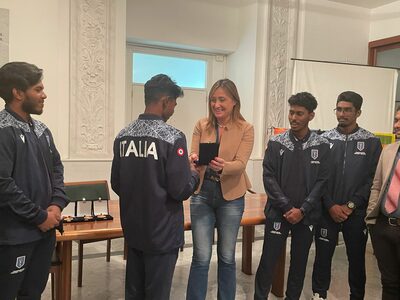 L’Assessora allo Sport Emanuela Ferrante ha premiato 5 atleti di cricket 