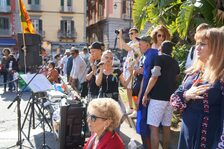 Una foto della festa per la pace a piazza Dante