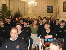 L’Assessore allo Sport e alle Pari Opportunità Emanuela Ferrante ha premiato le atlete e gli atleti della "Waterpolo Napoli Lions"