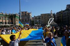 Una foto della festa per la pace a piazza Dante