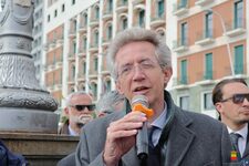 Intitolate a Lucio Dalla le scale della banchina di Santa Lucia 