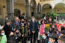 Una foto della manifestazione con la firma dell'accordo