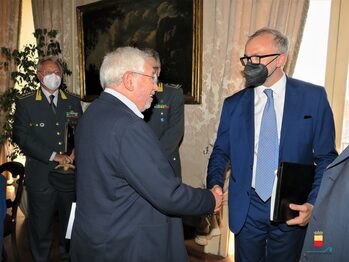 foto tavolo firmatari 6