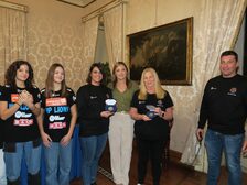L’Assessore allo Sport e alle Pari Opportunità Emanuela Ferrante ha premiato le atlete e gli atleti della "Waterpolo Napoli Lions"